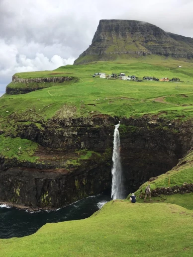 Водопад на Фарерских островах